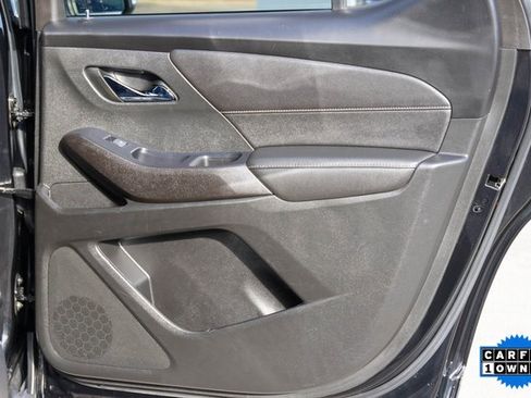 Used 2022 Chevrolet Traverse LT image 17