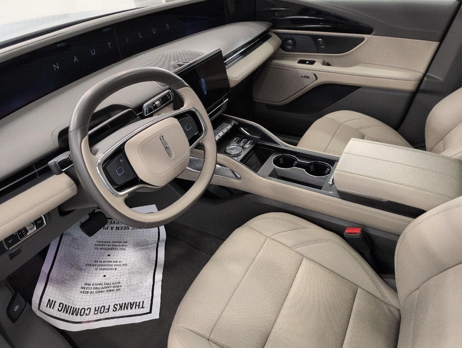 Used 2025 Lincoln Nautilus Premier w/ Equipment Group 102A AWD/4WD image 9