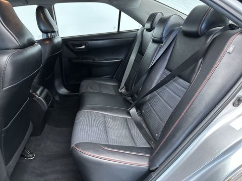 Used 2015 Toyota Camry SE image 21