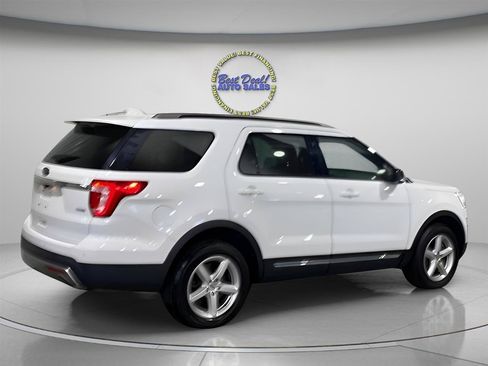 Used 2016 Ford Explorer XLT AWD/4WD image 6