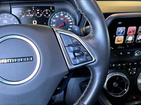 Used 2018 Chevrolet Camaro SS RWD image 8
