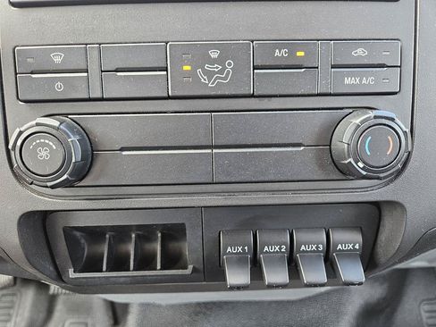 Used 2011 Ford F750 2WD Regular Cab Super Duty image 35