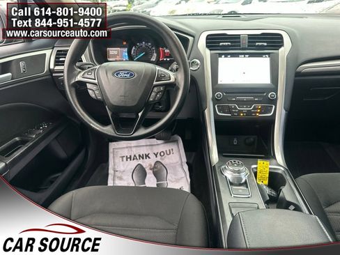 Used 2018 Ford Fusion SE w/ Fusion SE Technology Package FWD image 12