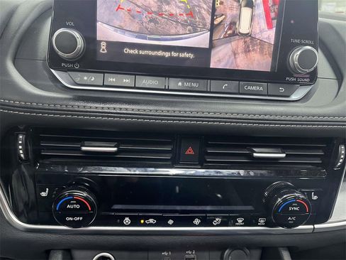 Used 2021 Nissan Rogue SV w/ Premium Package image 19