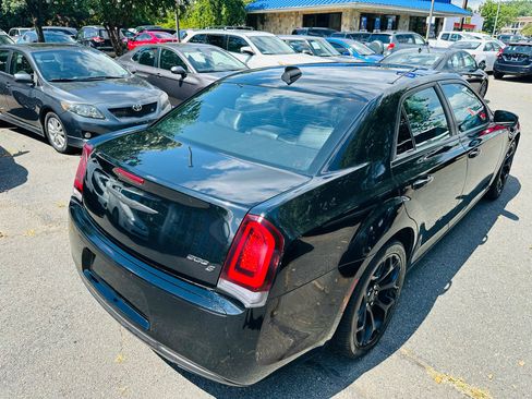 Used 2019 Chrysler 300 S image 8