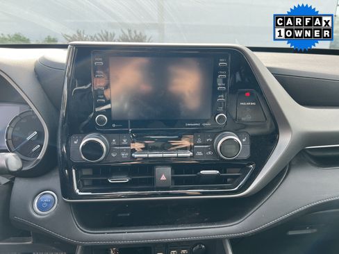 Used 2020 Toyota Highlander XLE AWD/4WD image 9