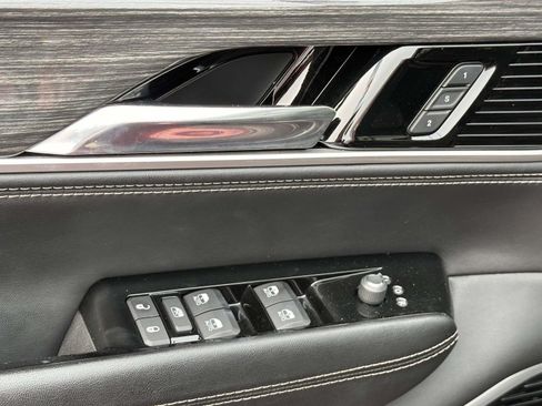 Certified 2022 Jeep Wagoneer Series III w/ Premium Group I AWD/4WD image 13