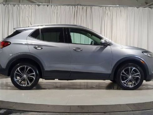Used 2023 Buick Encore GX Essence image 9