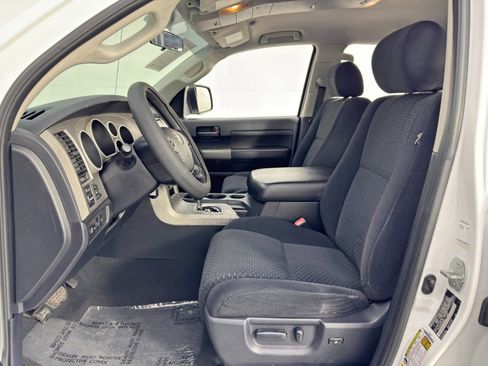 Used 2010 Toyota Tundra w/ SR5 Package image 15