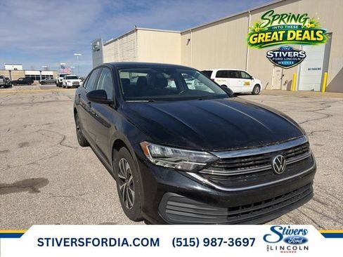 Used 2024 Volkswagen Jetta S image 1