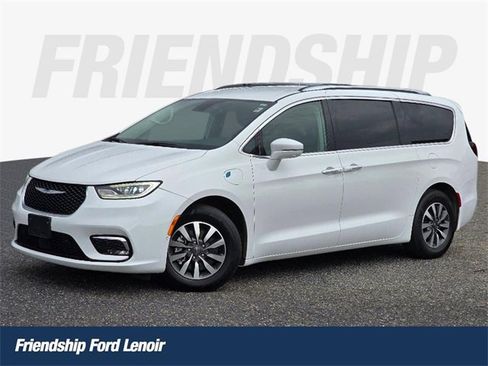 Used 2021 Chrysler Pacifica Touring-L image 1