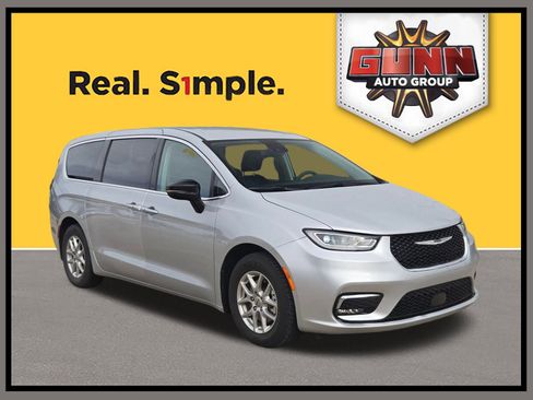 Used 2024 Chrysler Pacifica Touring-L image 1