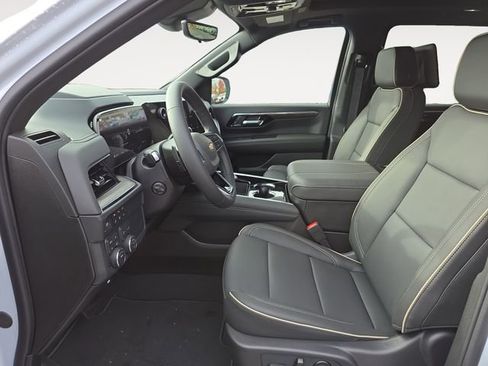 Used 2026 Chevrolet Suburban Premier image 9