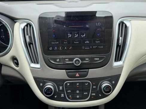Used 2022 Chevrolet Malibu Premier FWD image 23