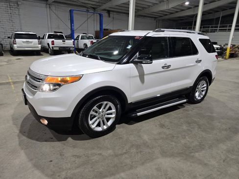 Used 2015 Ford Explorer XLT w/ Equipment Group 202A AWD/4WD image 1