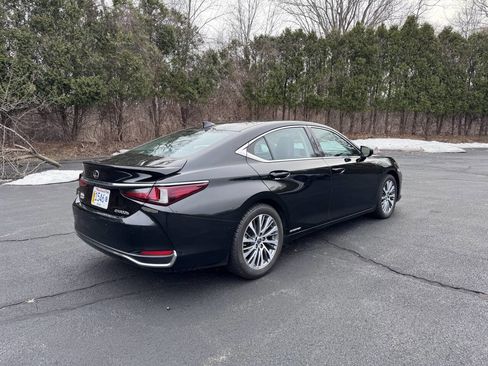 Used 2020 Lexus ES 300h Base 4dr Sedan w/ Premium Package image 5