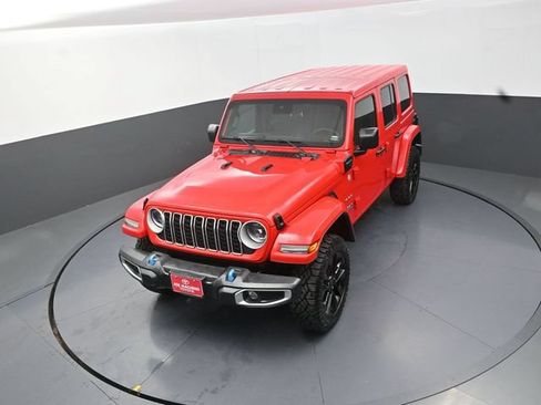 Used 2024 Jeep Wrangler Unlimited Sahara AWD/4WD image 24