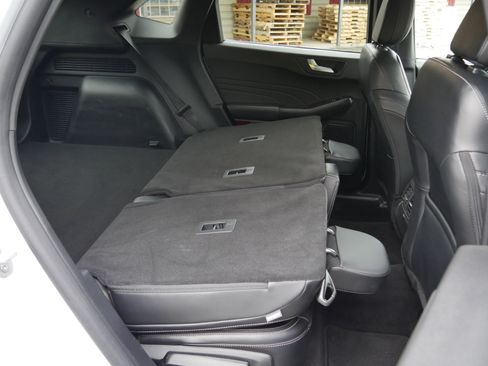 Certified 2025 Ford Escape Platinum AWD/4WD image 26