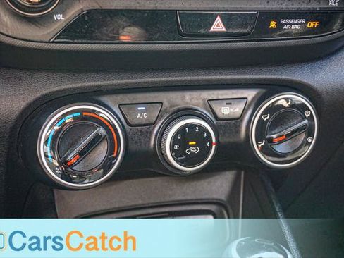 Used 2022 Hyundai Venue SE FWD image 29