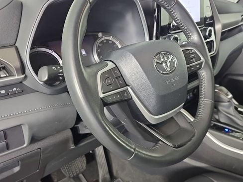 Used 2023 Toyota Highlander XLE image 27