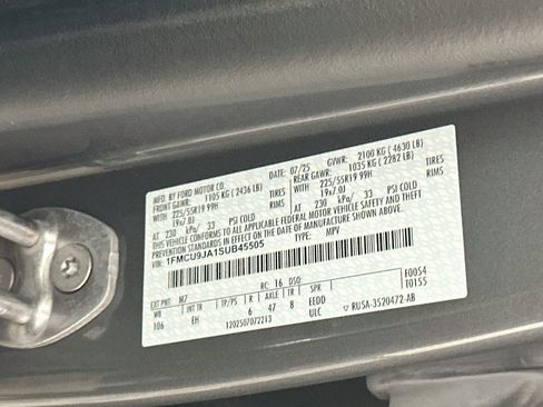 Used 2025 Ford Escape Platinum AWD/4WD image 12