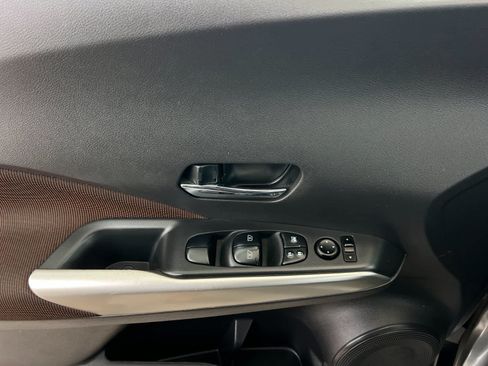 Used 2018 Nissan Kicks SR w/ Exterior Package FWD image 13