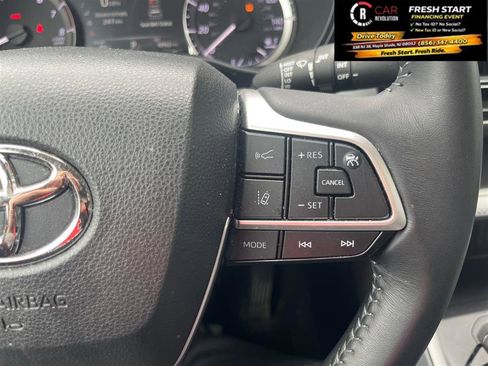 Used 2023 Toyota Highlander LE image 18