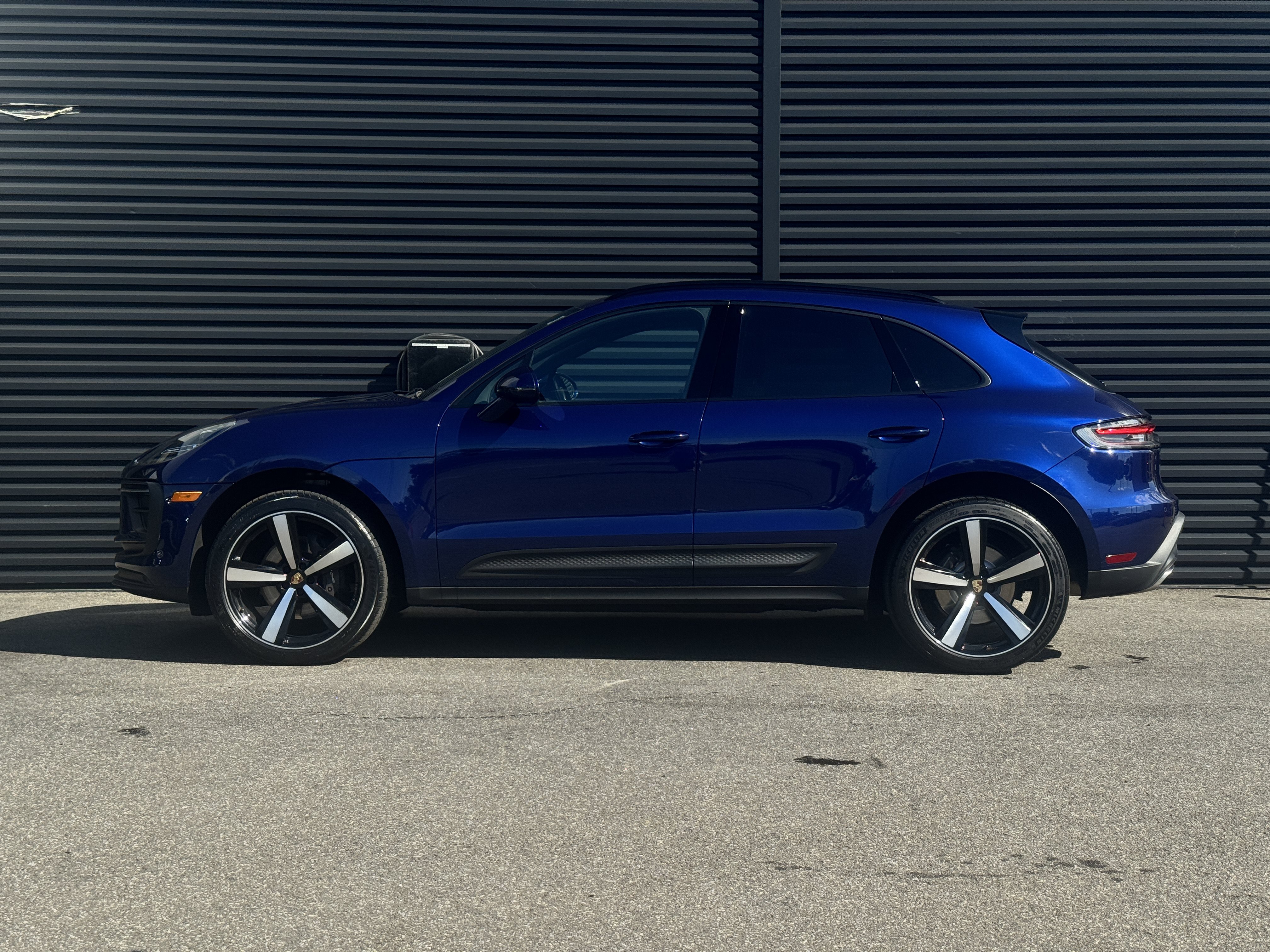Certified 2023 Porsche Macan AWD/4WD image 2