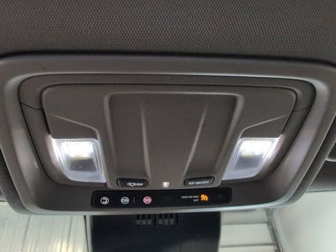 Used 2023 Chevrolet Silverado 1500 Custom image 25