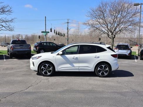 Used 2023 Ford Escape ST-Line Select w/ Tech Pack #2 AWD/4WD image 4