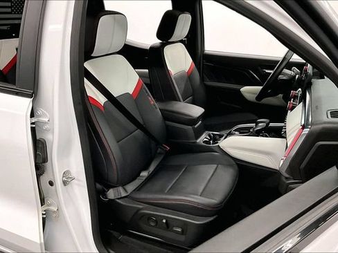 Used 2024 GMC Canyon AT4X AWD/4WD image 8