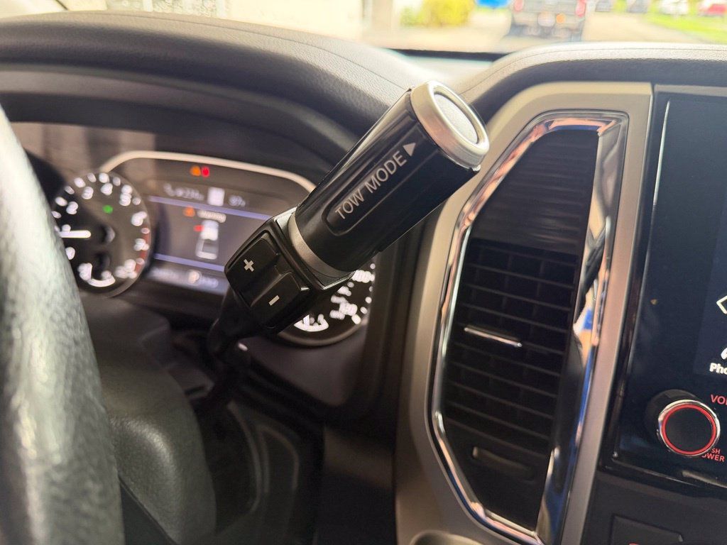 Used 2021 Nissan Titan SV w/ SV Convenience Package RWD image 9