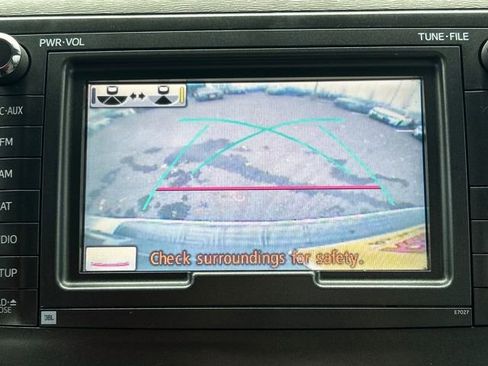 Used 2011 Toyota Sienna XLE image 26