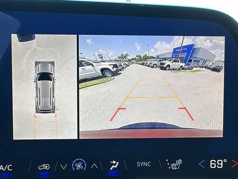 Used 2025 Chevrolet Traverse LT w/ Driver Confidence Package FWD image 27