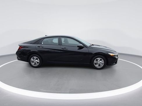 New 2026 Hyundai Elantra SE image 9