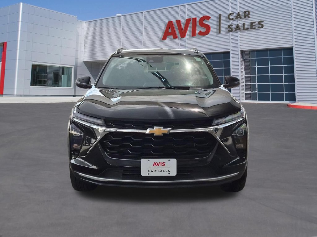 Used 2026 Chevrolet Trax LT FWD image 2