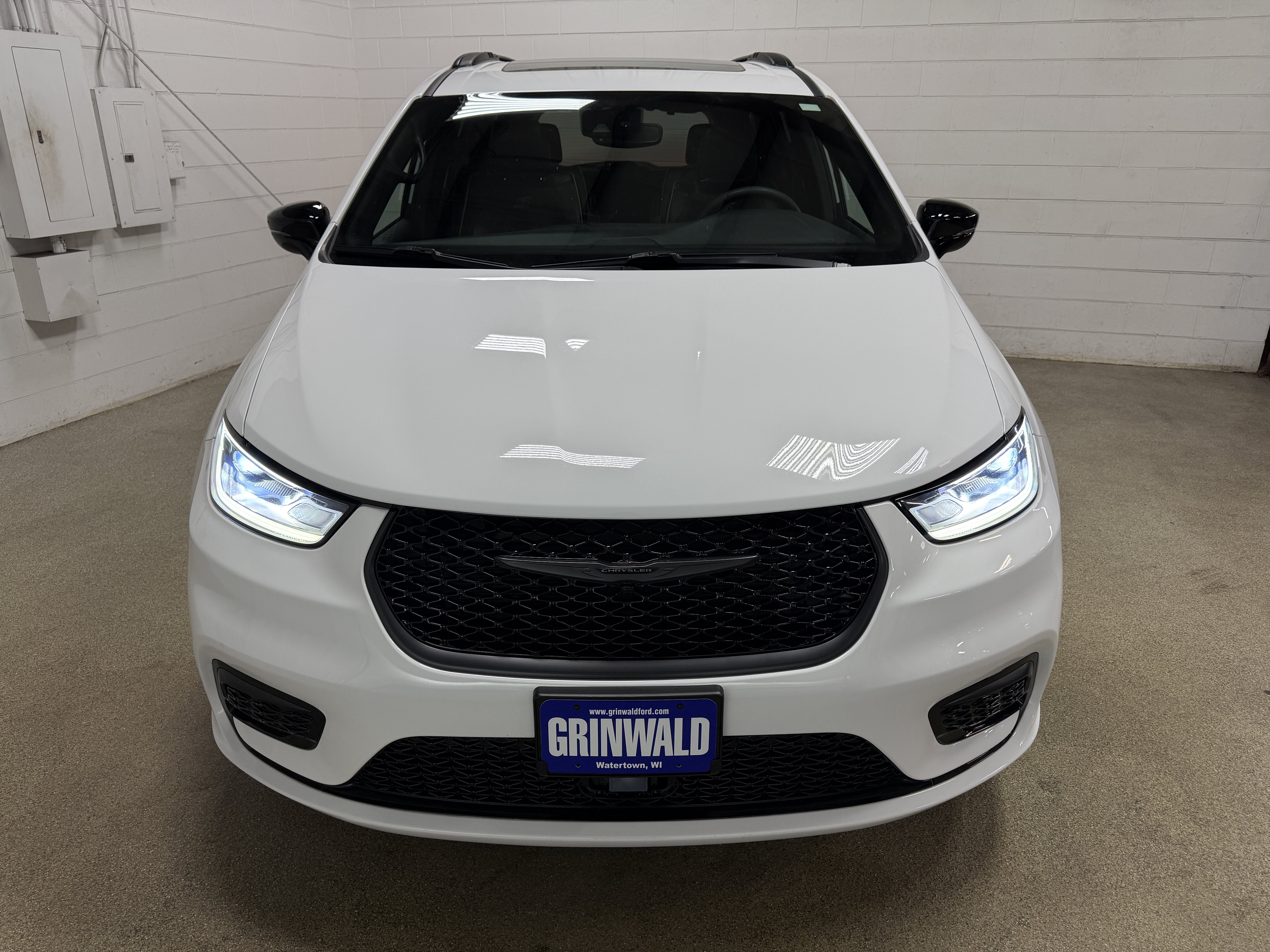 Used 2025 Chrysler Pacifica Limited FWD image 34