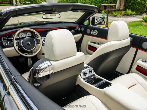 Used 2019 Rolls-Royce Dawn RWD image 38