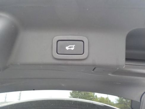 Used 2019 Jaguar F-PACE Prestige image 33