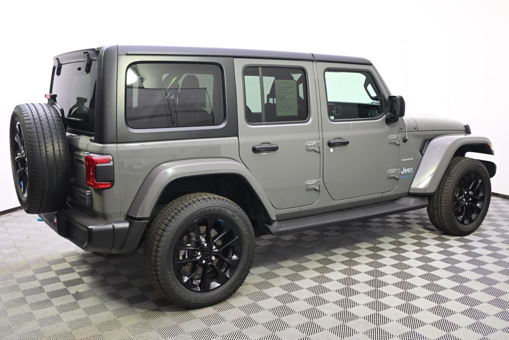 Used 2023 Jeep Wrangler Unlimited Sahara AWD/4WD image 7