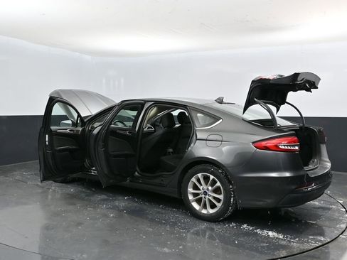 Used 2020 Ford Fusion SE image 49