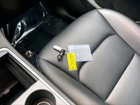 Used 2023 Tesla Model Y AWD image 14