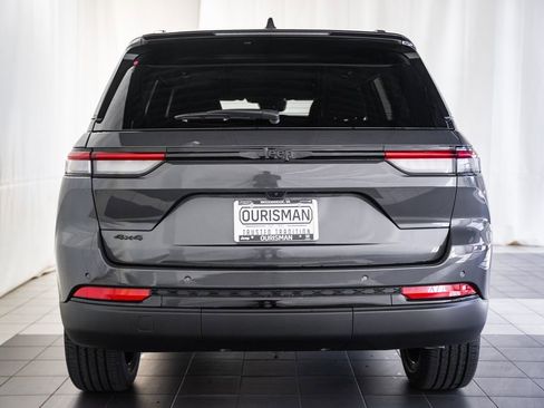 New 2025 Jeep Grand Cherokee Altitude image 5