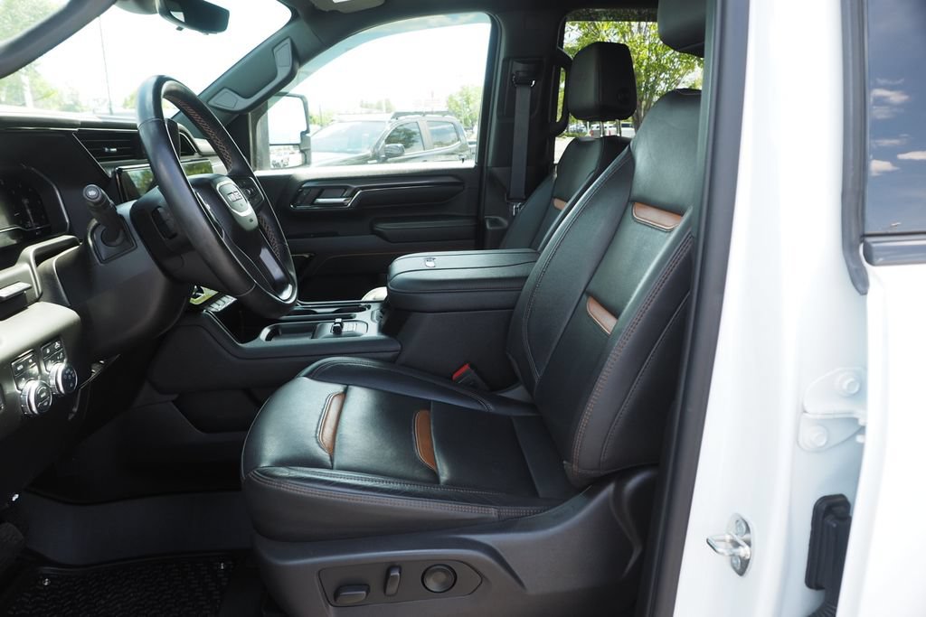 Used 2024 GMC Sierra 3500 AT4 w/ Technology Package AWD/4WD image 14