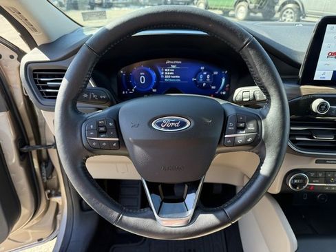 Used 2020 Ford Escape Titanium image 13