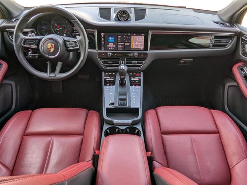 Certified 2025 Porsche Macan image 21