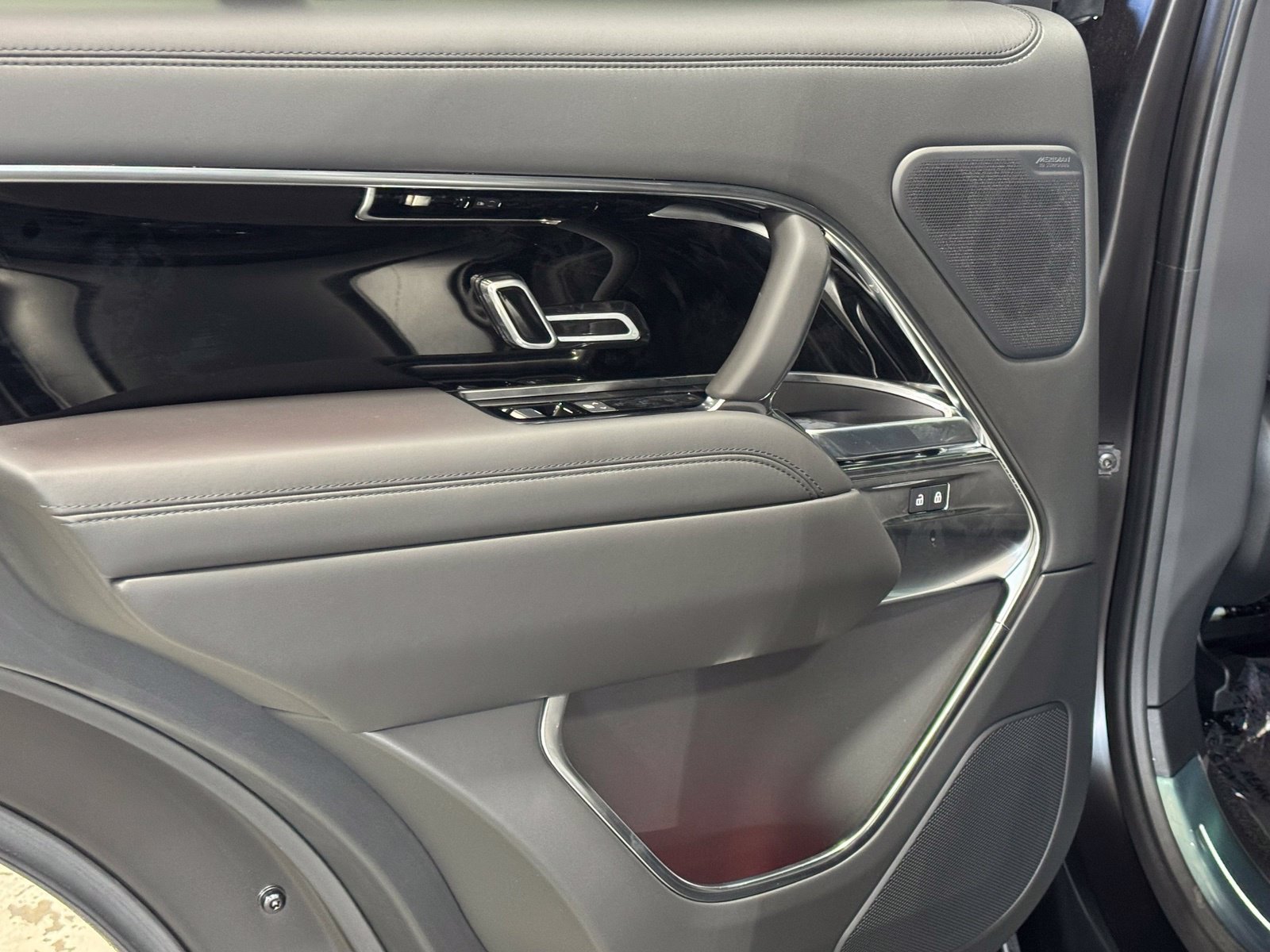 New 2026 Land Rover Range Rover SE AWD/4WD image 32