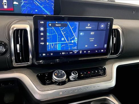 Certified 2025 Ford Expedition Platinum image 25