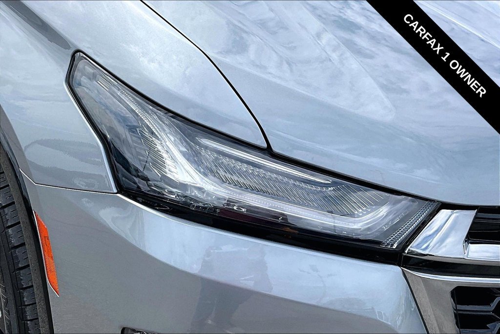 Used 2023 Chevrolet Traverse Premier w/ Redline Edition FWD image 32