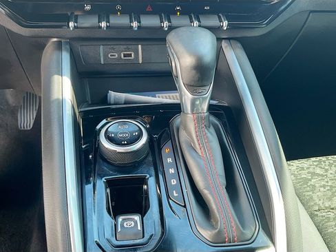 Used 2025 Chevrolet Colorado Z71 w/ Midnight Edition image 17